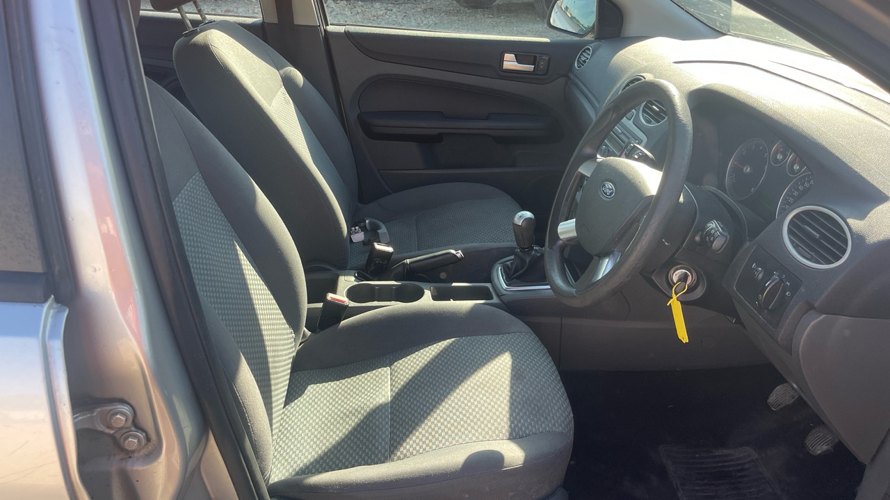 FORD FOCUS 1.4 LX - Хэтчбек: фото 5 FORD FOCUS 1.4 LX - Хэтчбек: фото 5