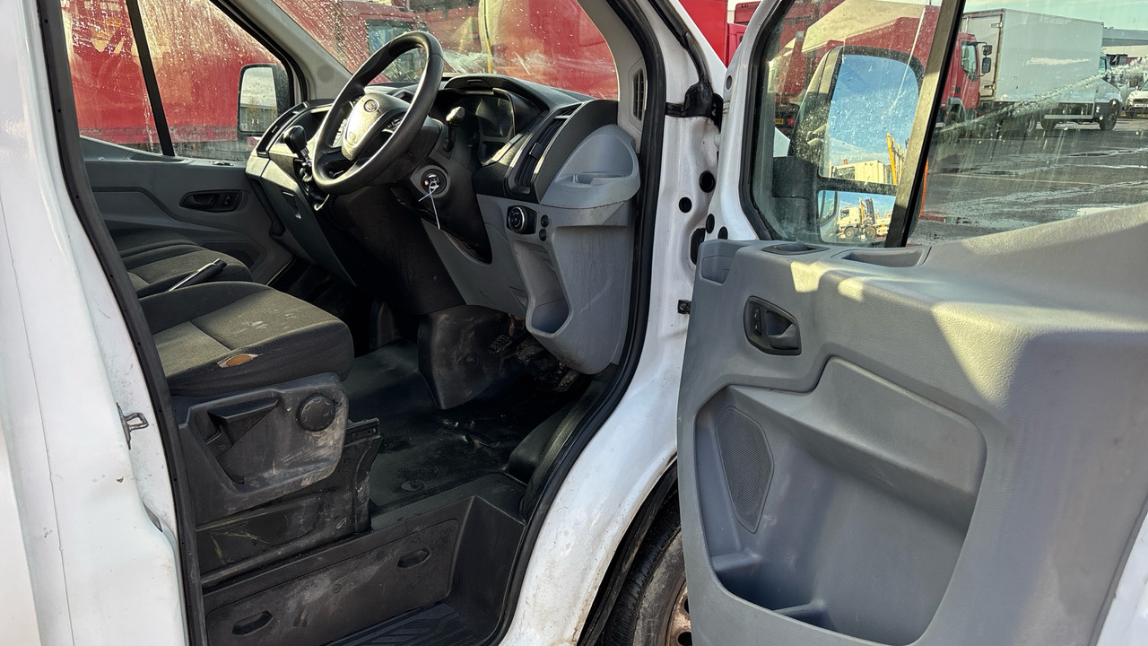 Ford Transit 350 2.2 TDCi 125ps - Малотоннажный бортовой грузовик: фото 5 Ford Transit 350 2.2 TDCi 125ps - Малотоннажный бортовой грузовик: фото 5