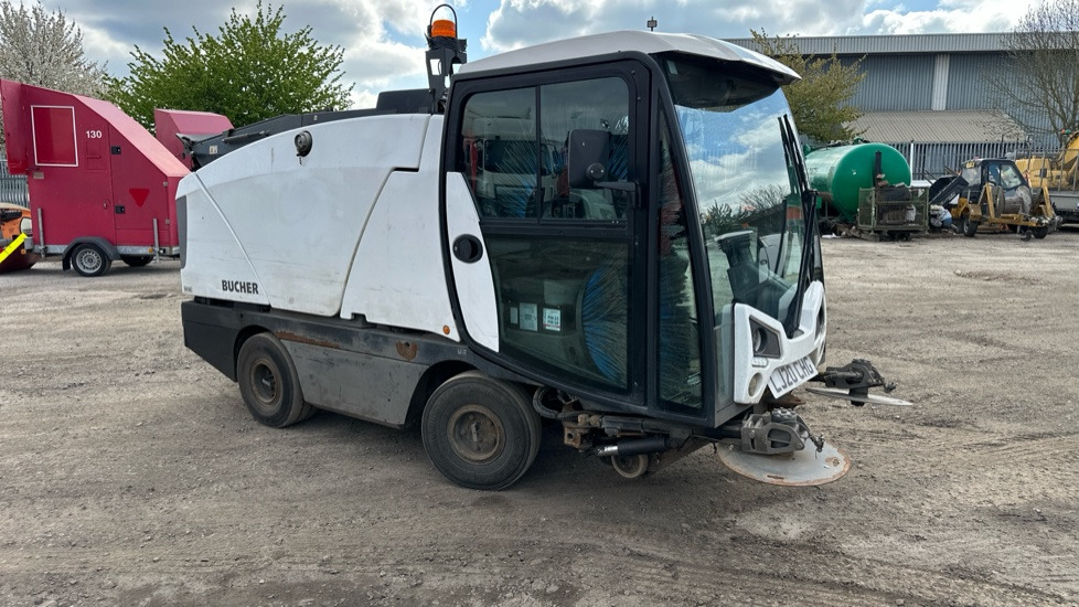 JOHNSTON SWEEPERS SWEEPER EURO 6 - Малотоннажный бортовой грузовик: фото 1 JOHNSTON SWEEPERS SWEEPER EURO 6 - Малотоннажный бортовой грузовик: фото 1