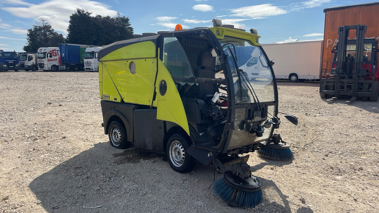 JOHNSTON - Подметально-уборочная машина: фото 2 JOHNSTON - Подметально-уборочная машина: фото 2