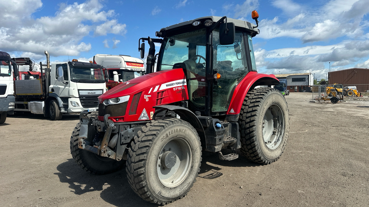 MASSEY FERGUSON 5712 DYNA 4 - Трактор: фото 2 MASSEY FERGUSON 5712 DYNA 4 - Трактор: фото 2