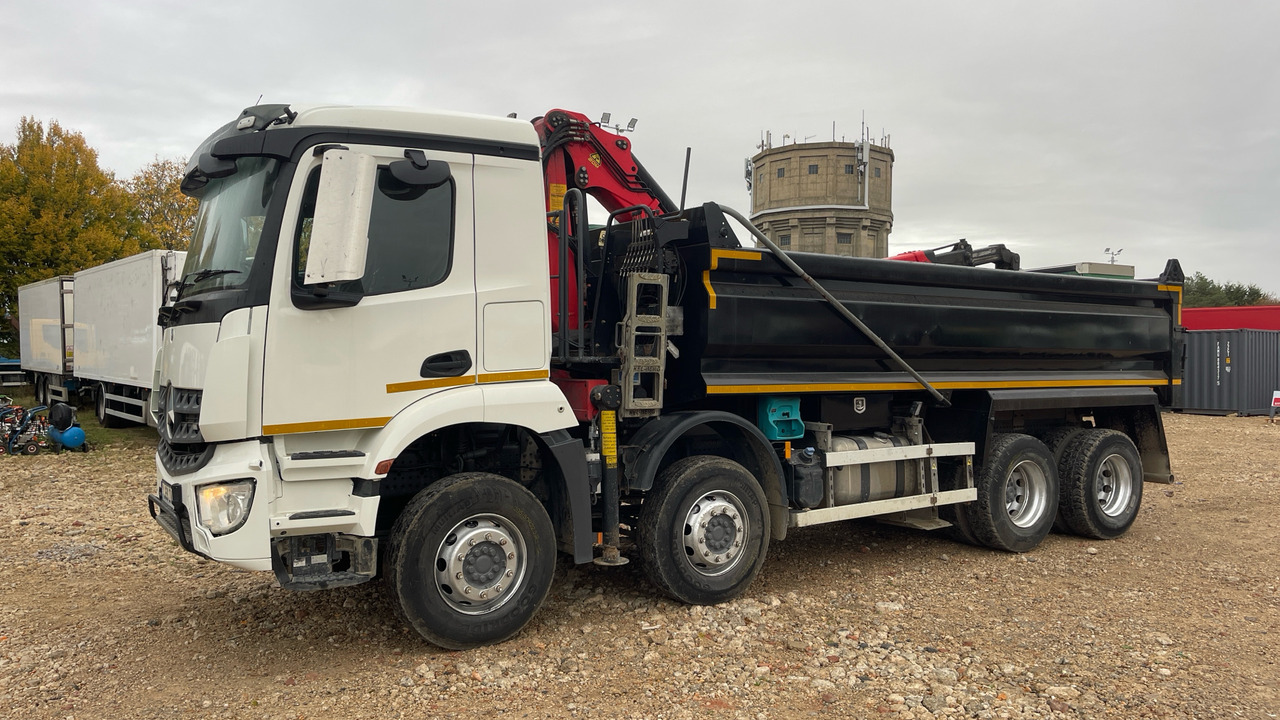 MERCEDES-BENZ AROCS - Самосвал, Автоманипулятор: фото 2 MERCEDES-BENZ AROCS - Самосвал, Автоманипулятор: фото 2