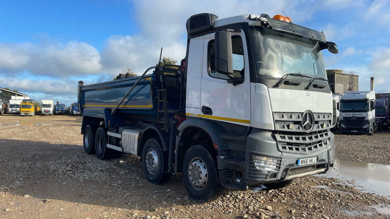 MERCEDES-BENZ AROCS - Самосвал, Автоманипулятор: фото 1 MERCEDES-BENZ AROCS - Самосвал, Автоманипулятор: фото 1