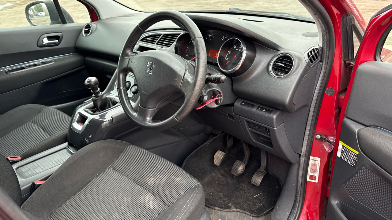 PEUGEOT 5008 2.0 HDI 150PS - Легковой автомобиль: фото 5 PEUGEOT 5008 2.0 HDI 150PS - Легковой автомобиль: фото 5