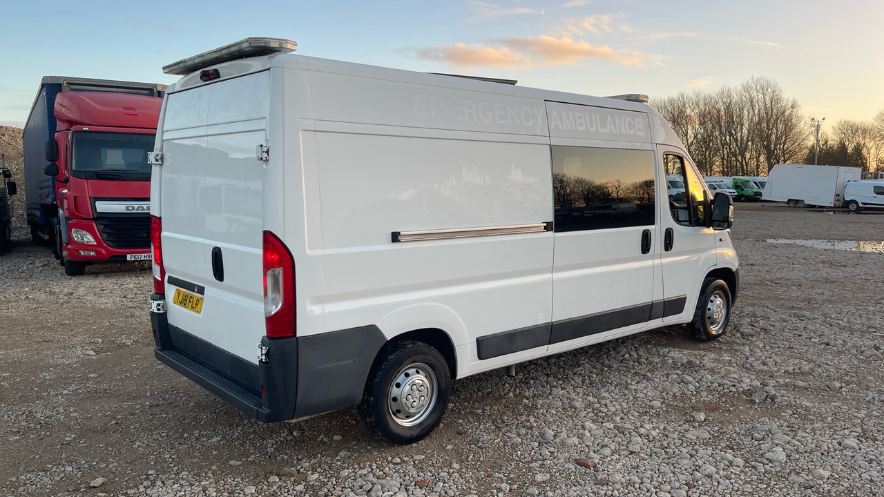 Peugeot Boxer 335 2.0 BLUE HDI 130PS - Грузопассажирский фургон: фото 4 Peugeot Boxer 335 2.0 BLUE HDI 130PS - Грузопассажирский фургон: фото 4