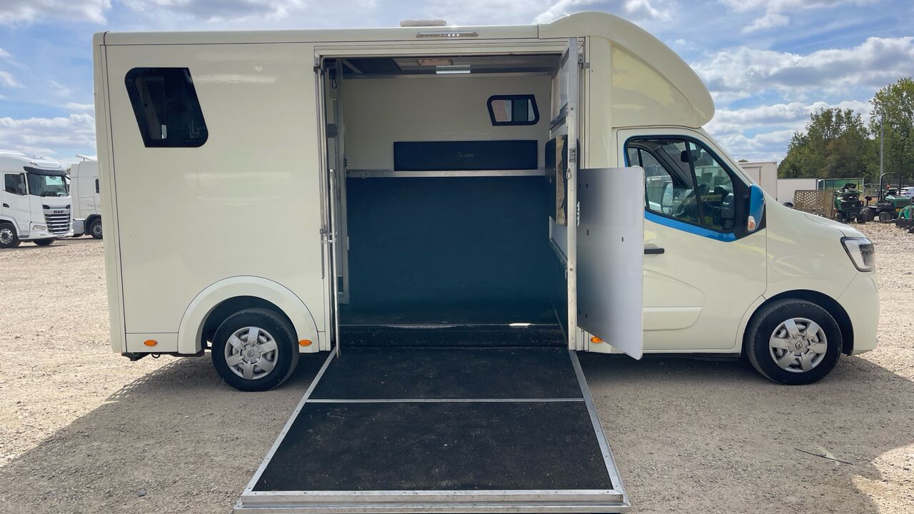Коневоз Renault Master Bloomfields Raceline 2.3DCI 145PS: фото 13 Коневоз Renault Master Bloomfields Raceline 2.3DCI 145PS: фото 13