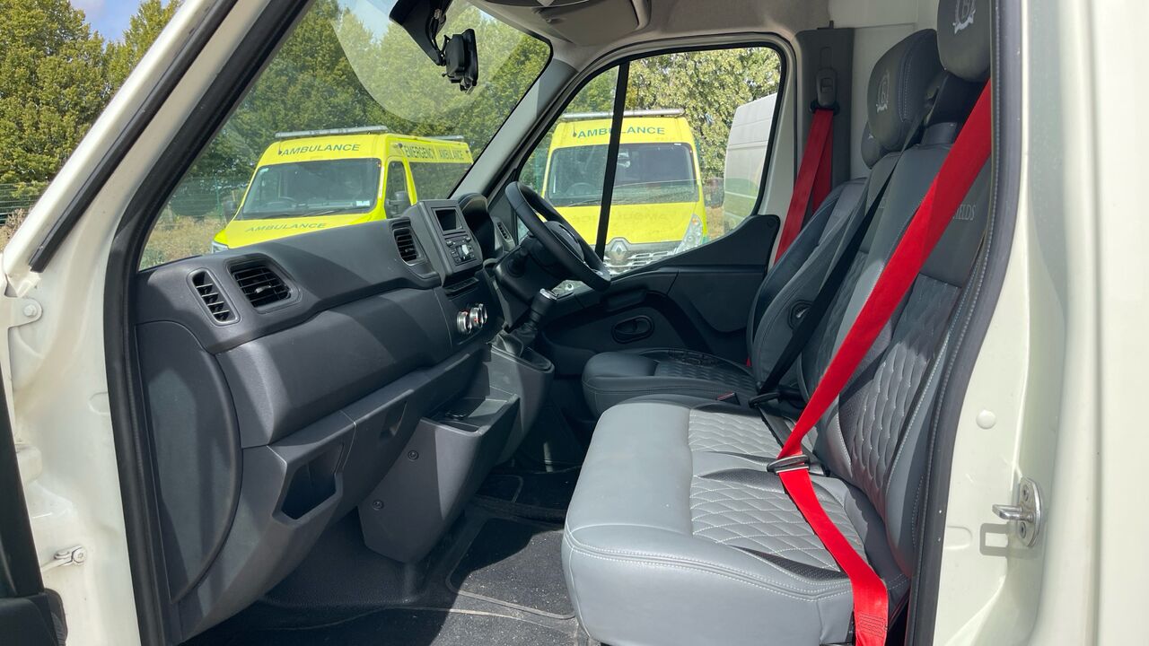Коневоз Renault Master Bloomfields Raceline 2.3DCI 145PS: фото 19 Коневоз Renault Master Bloomfields Raceline 2.3DCI 145PS: фото 19