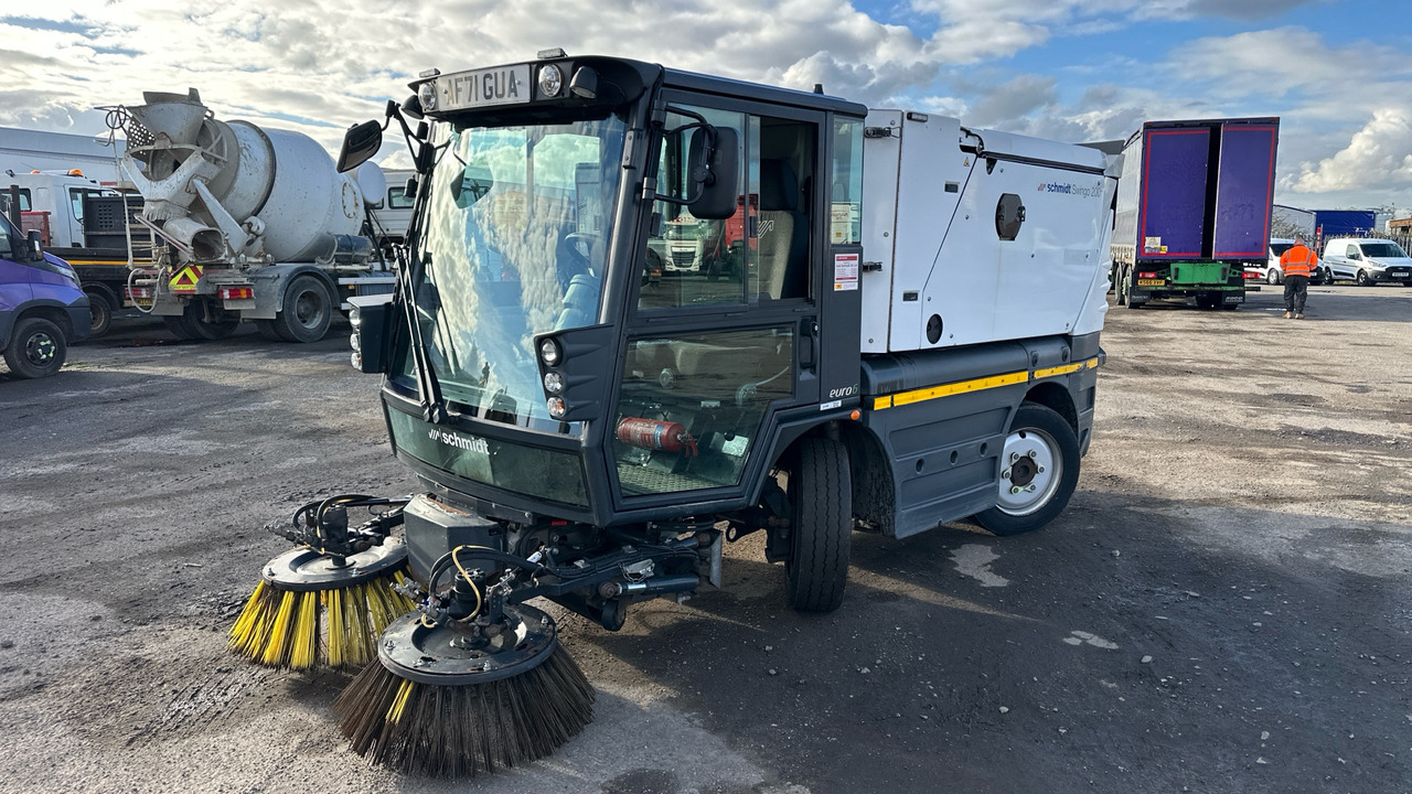 SCHMIDT SWINGO 200 - Подметально-уборочная машина: фото 2 SCHMIDT SWINGO 200 - Подметально-уборочная машина: фото 2