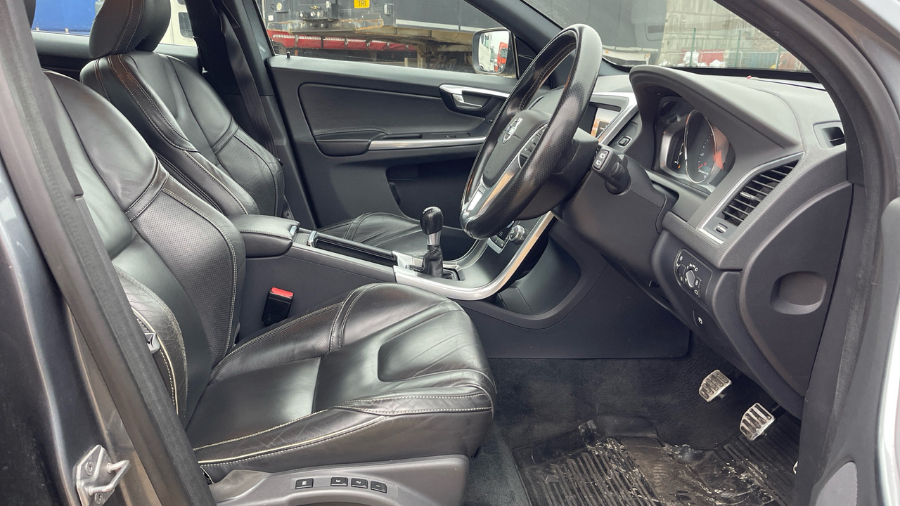 VOLVO XC60 D5 R-Design Lux Nav AWD - Универсал: фото 5 VOLVO XC60 D5 R-Design Lux Nav AWD - Универсал: фото 5