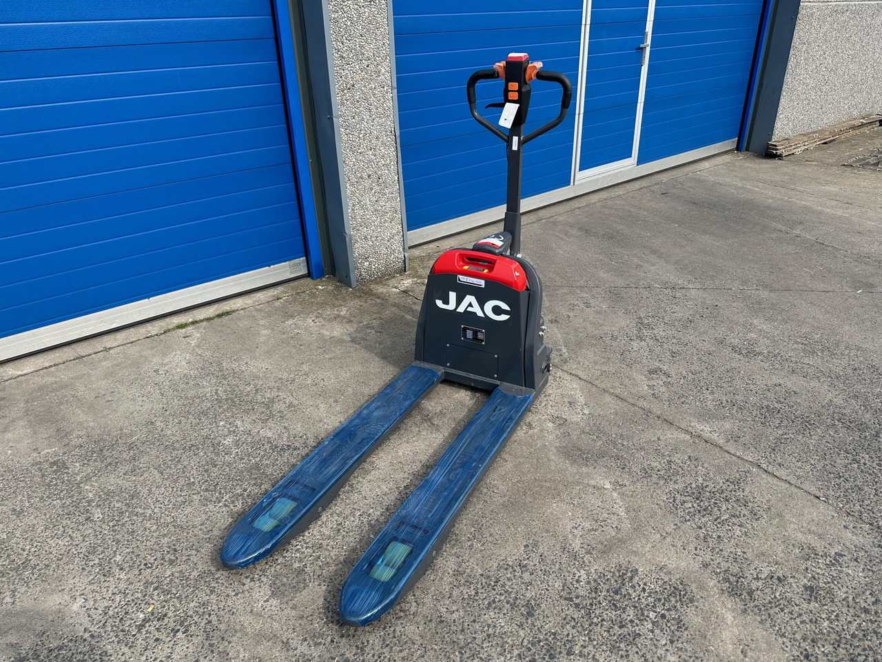 JAC CBD15 - Тележка: фото 2 JAC CBD15 - Тележка: фото 2