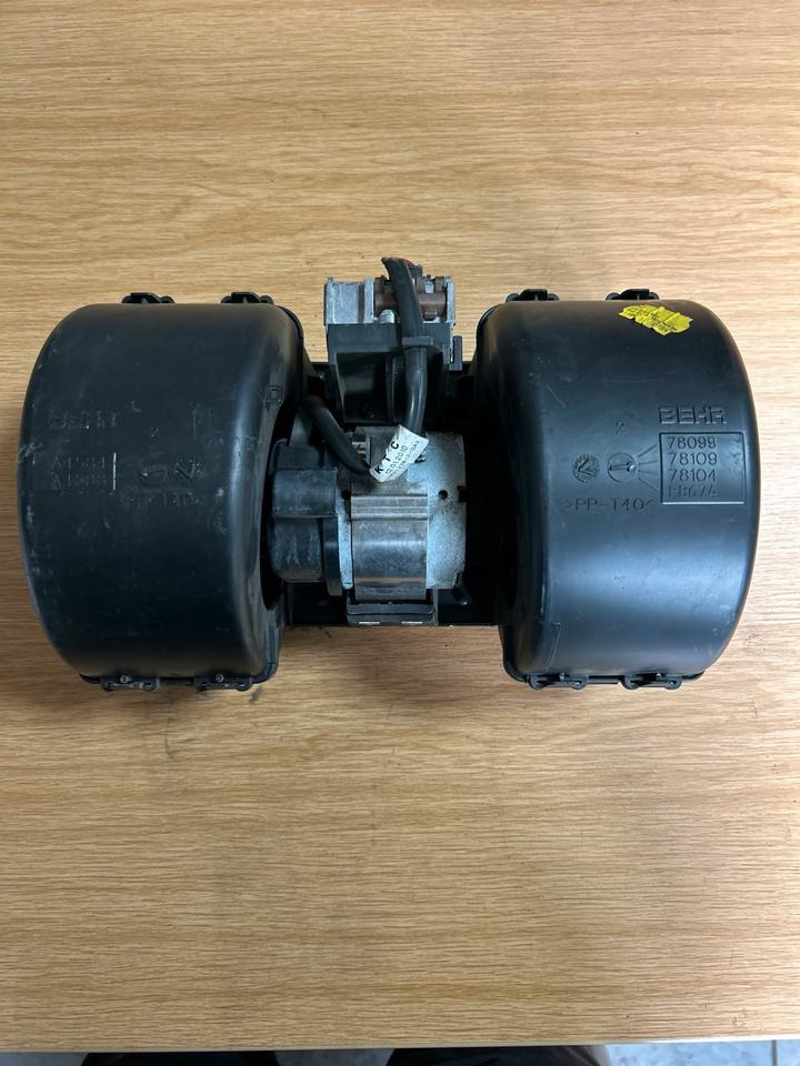 DAF CF Klimaanlage Motor A4584/A4588 - Система охлаждения для Грузовиков: фото 1 DAF CF Klimaanlage Motor A4584/A4588 - Система охлаждения для Грузовиков: фото 1