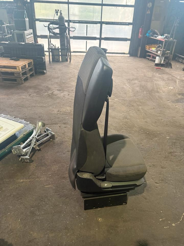 DAF XF 460 Euro6 Beifahrersitz - Сиденье для Грузовиков: фото 3 DAF XF 460 Euro6 Beifahrersitz - Сиденье для Грузовиков: фото 3