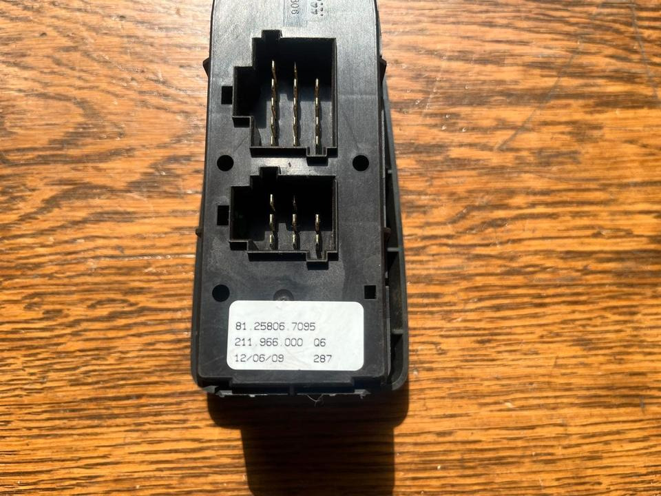 MAN Fensterheber Schalter 81258067095 - Стекло и запчасти для Грузовиков: фото 2 MAN Fensterheber Schalter 81258067095 - Стекло и запчасти для Грузовиков: фото 2