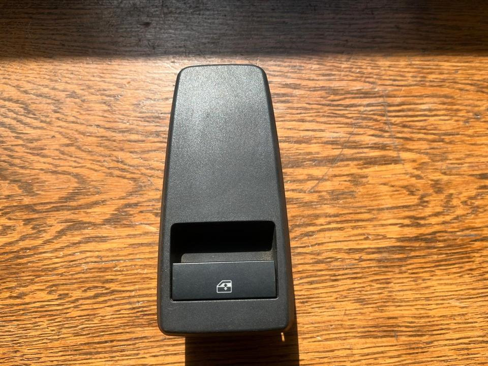 MAN Fensterheber Schalter 81258067095 - Стекло и запчасти для Грузовиков: фото 1 MAN Fensterheber Schalter 81258067095 - Стекло и запчасти для Грузовиков: фото 1