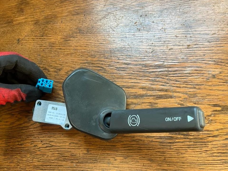 MAN Lenkstockschalter, Schalter, Schalhebel 81255090125 - Подрулевой переключатель для Грузовиков: фото 1 MAN Lenkstockschalter, Schalter, Schalhebel 81255090125 - Подрулевой переключатель для Грузовиков: фото 1