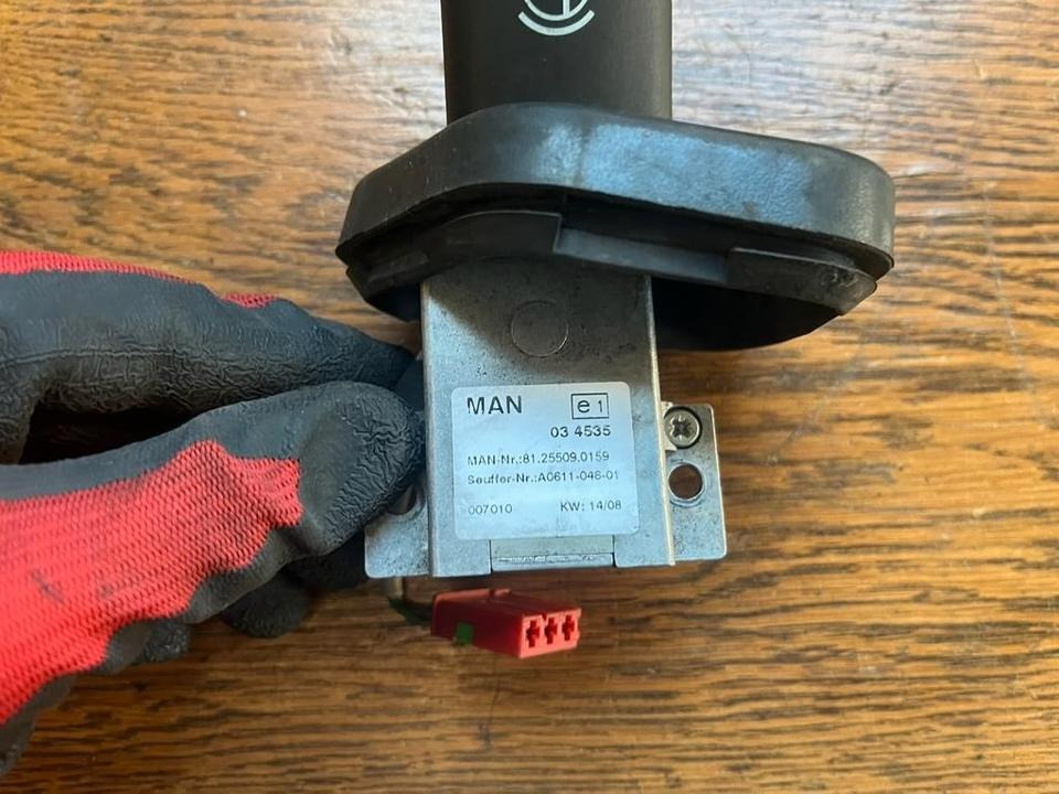 MAN Lenkstockschalter, Schalter, Schalhebel 81255090159 - Подрулевой переключатель для Грузовиков: фото 2 MAN Lenkstockschalter, Schalter, Schalhebel 81255090159 - Подрулевой переключатель для Грузовиков: фото 2