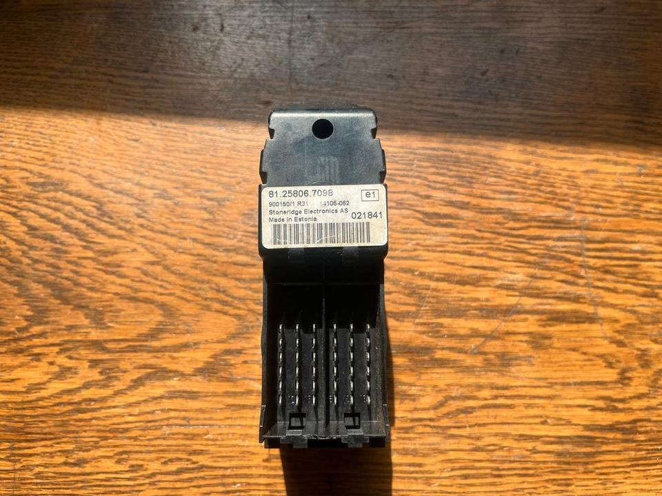 MAN Schalterleiste Fensterheber Schalter 81258067098 - Стекло и запчасти для Грузовиков: фото 3 MAN Schalterleiste Fensterheber Schalter 81258067098 - Стекло и запчасти для Грузовиков: фото 3