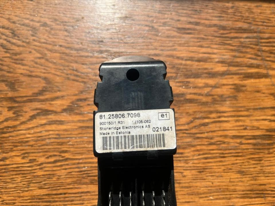 MAN Schalterleiste Fensterheber Schalter 81258067098 - Стекло и запчасти для Грузовиков: фото 2 MAN Schalterleiste Fensterheber Schalter 81258067098 - Стекло и запчасти для Грузовиков: фото 2