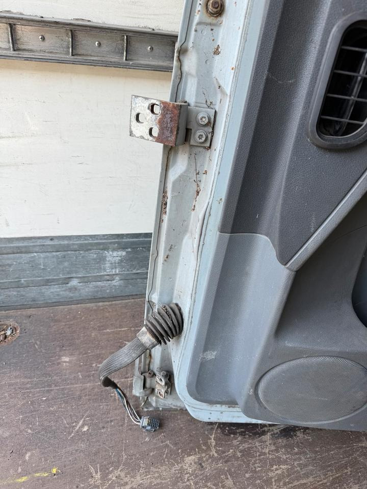 Mercedes Atego 2 Beifahrertür Grau Spiegel Innenverkleidung LN 70 - Дверь и запчасти для Грузовиков: фото 5 Mercedes Atego 2 Beifahrertür Grau Spiegel Innenverkleidung LN 70 - Дверь и запчасти для Грузовиков: фото 5