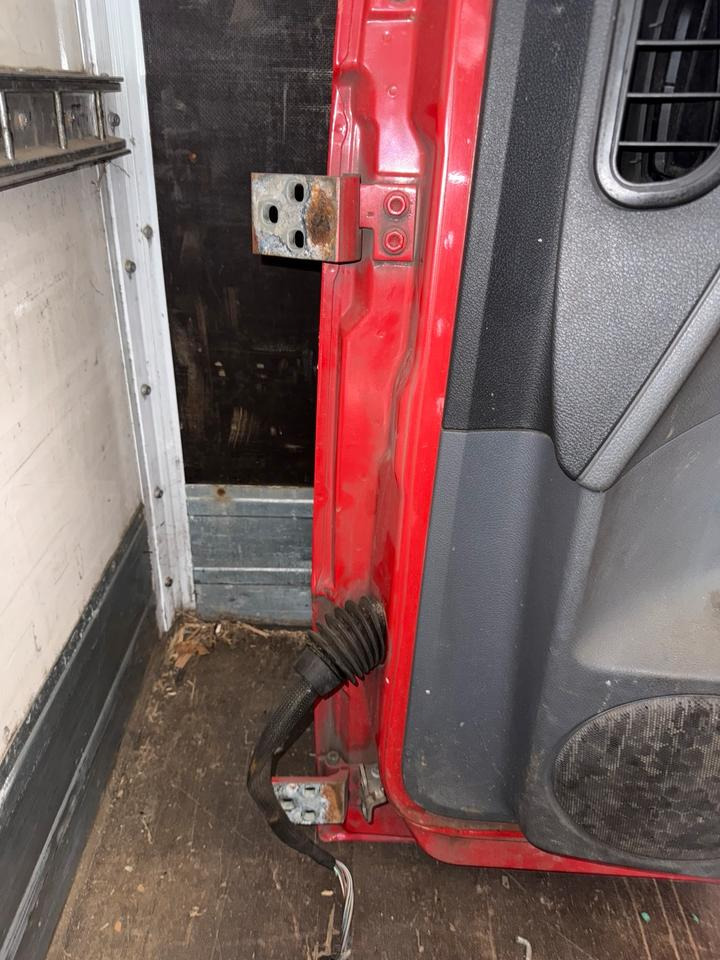 Mercedes Atego 2 Beifahrertür Rot Spiegel Innenverkleidung LN 77 - Дверь и запчасти для Грузовиков: фото 4 Mercedes Atego 2 Beifahrertür Rot Spiegel Innenverkleidung LN 77 - Дверь и запчасти для Грузовиков: фото 4
