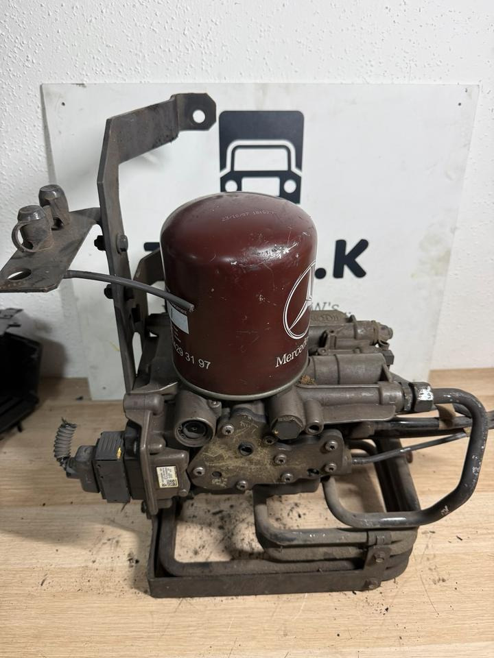 Mercedes KNORR-BREMSE LufttrocknerA0014465564 K138265 - Принадлежность тормозной системы для Грузовиков: фото 1 Mercedes KNORR-BREMSE LufttrocknerA0014465564 K138265 - Принадлежность тормозной системы для Грузовиков: фото 1