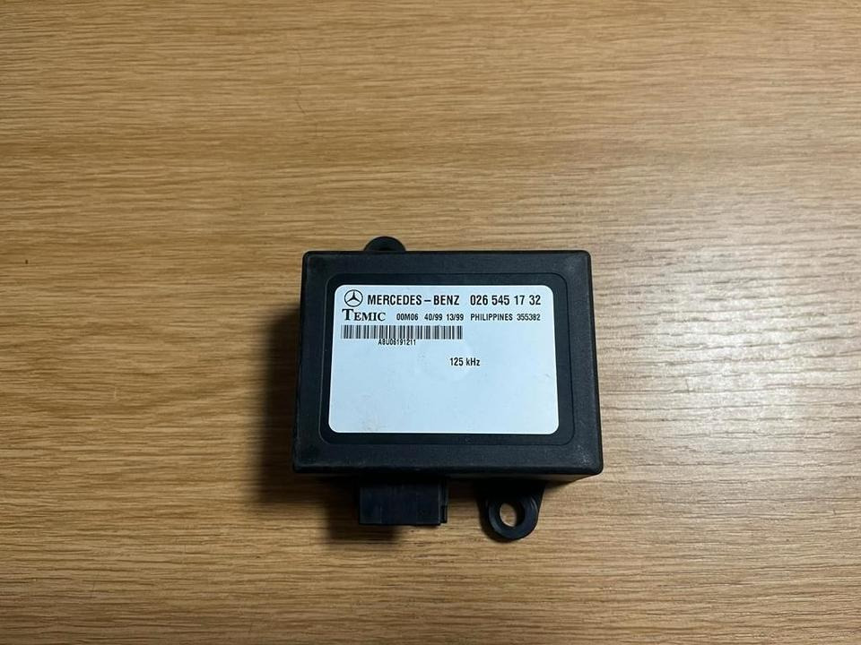 Mercedes VITO W638 Steuergerät Wegfahrsperre 0265451732 - Блок управления для Грузовиков: фото 1 Mercedes VITO W638 Steuergerät Wegfahrsperre 0265451732 - Блок управления для Грузовиков: фото 1