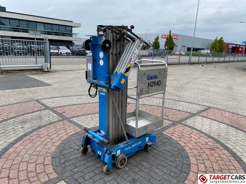 Genie AWP-25S Electric AC Vertical Mast Work Lift 950cm - Вертикальный мачтовый подъемник: фото 3 Genie AWP-25S Electric AC Vertical Mast Work Lift 950cm - Вертикальный мачтовый подъемник: фото 3