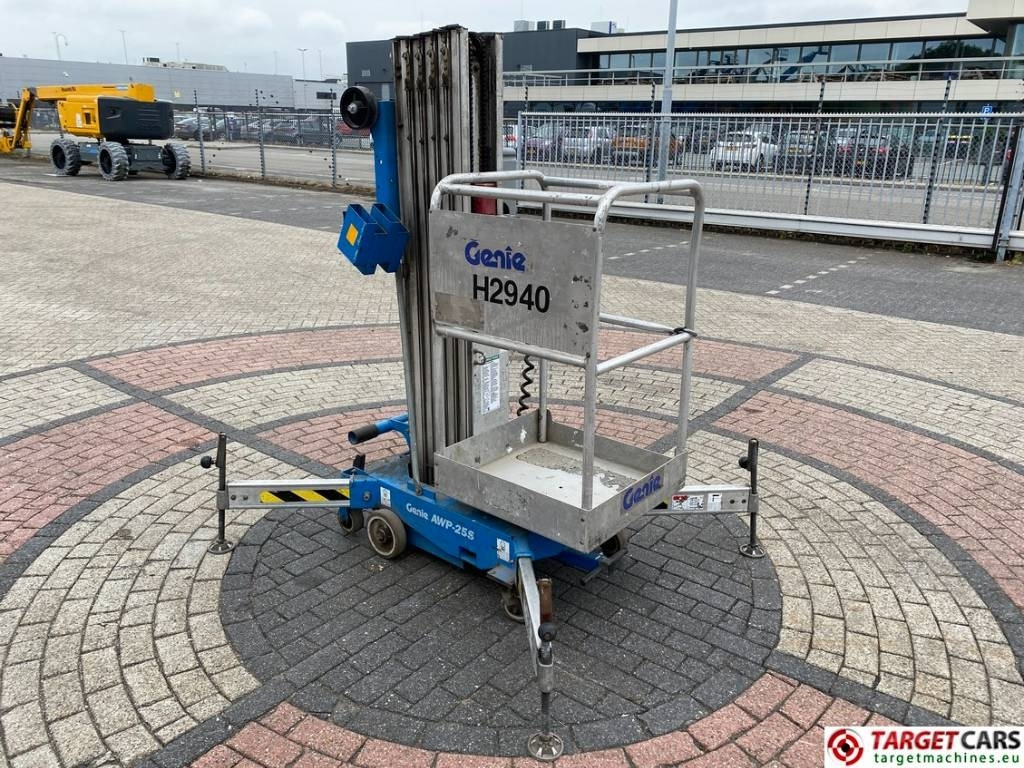 Genie AWP-25S Electric AC Vertical Mast Work Lift 950cm - Вертикальный мачтовый подъемник: фото 2 Genie AWP-25S Electric AC Vertical Mast Work Lift 950cm - Вертикальный мачтовый подъемник: фото 2