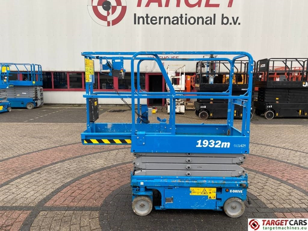 Genie GS-1932M E-Drive Electric Scissor Work Lift 775cm - Ножничный подъемник: фото 5 Genie GS-1932M E-Drive Electric Scissor Work Lift 775cm - Ножничный подъемник: фото 5