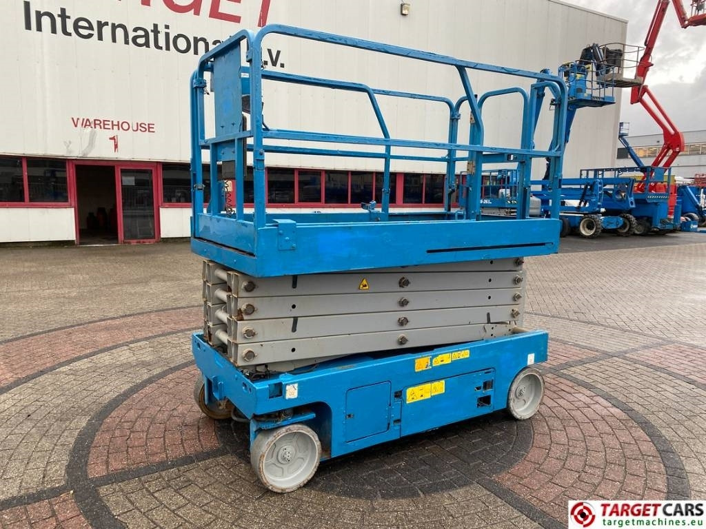 Genie GS-3246 Electric Scissor Work Lift 1175cm  - Ножничный подъемник: фото 1 Genie GS-3246 Electric Scissor Work Lift 1175cm  - Ножничный подъемник: фото 1