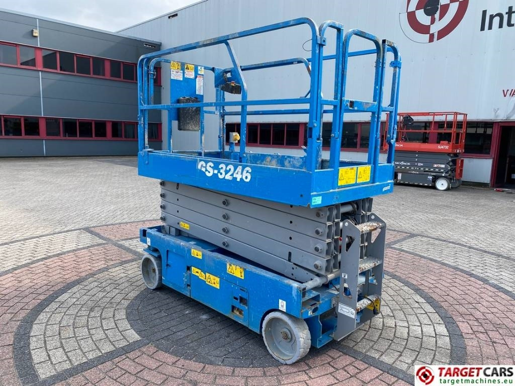 Genie GS-3246 Electric Scissor Work Lift 1175cm - Ножничный подъемник: фото 4 Genie GS-3246 Electric Scissor Work Lift 1175cm - Ножничный подъемник: фото 4