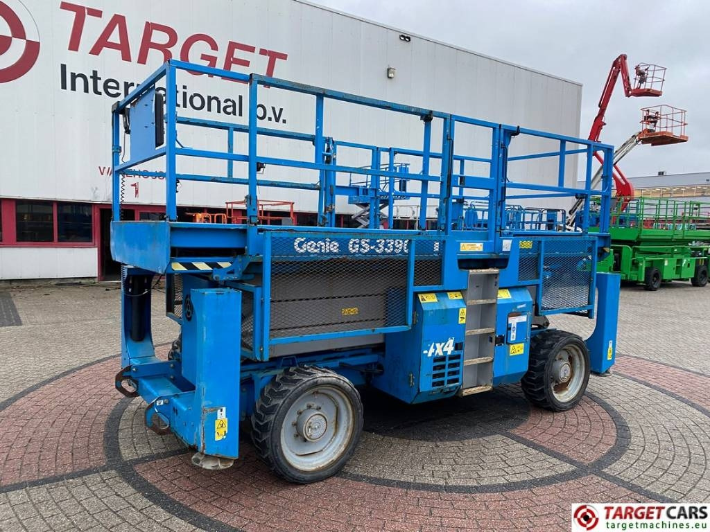 Genie GS-3390RT Diesel 4x4 Scissor Work Lift 1206cm - Ножничный подъемник: фото 1 Genie GS-3390RT Diesel 4x4 Scissor Work Lift 1206cm - Ножничный подъемник: фото 1