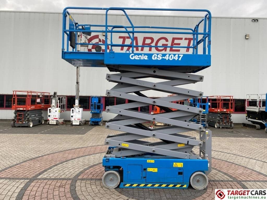 Genie GS-4047 Electric GS4047 Scissor Work Lift 1389cm - Ножничный подъемник: фото 5 Genie GS-4047 Electric GS4047 Scissor Work Lift 1389cm - Ножничный подъемник: фото 5
