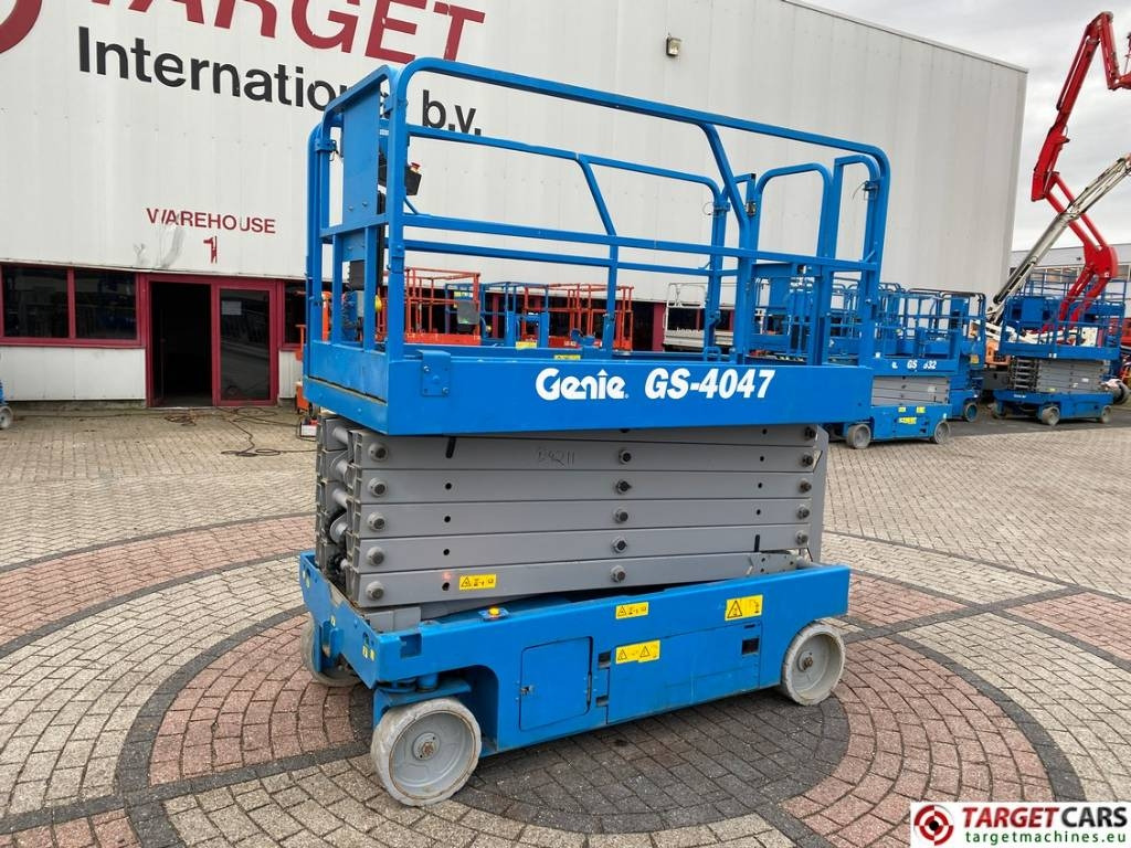 Genie GS-4047 Electric GS4047 Scissor Work Lift 1389cm - Ножничный подъемник: фото 1 Genie GS-4047 Electric GS4047 Scissor Work Lift 1389cm - Ножничный подъемник: фото 1