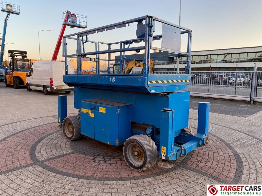 Genie GS-4069 DC Electric GS4069 Scissor WorkLift 1412cm - Ножничный подъемник: фото 2 Genie GS-4069 DC Electric GS4069 Scissor WorkLift 1412cm - Ножничный подъемник: фото 2