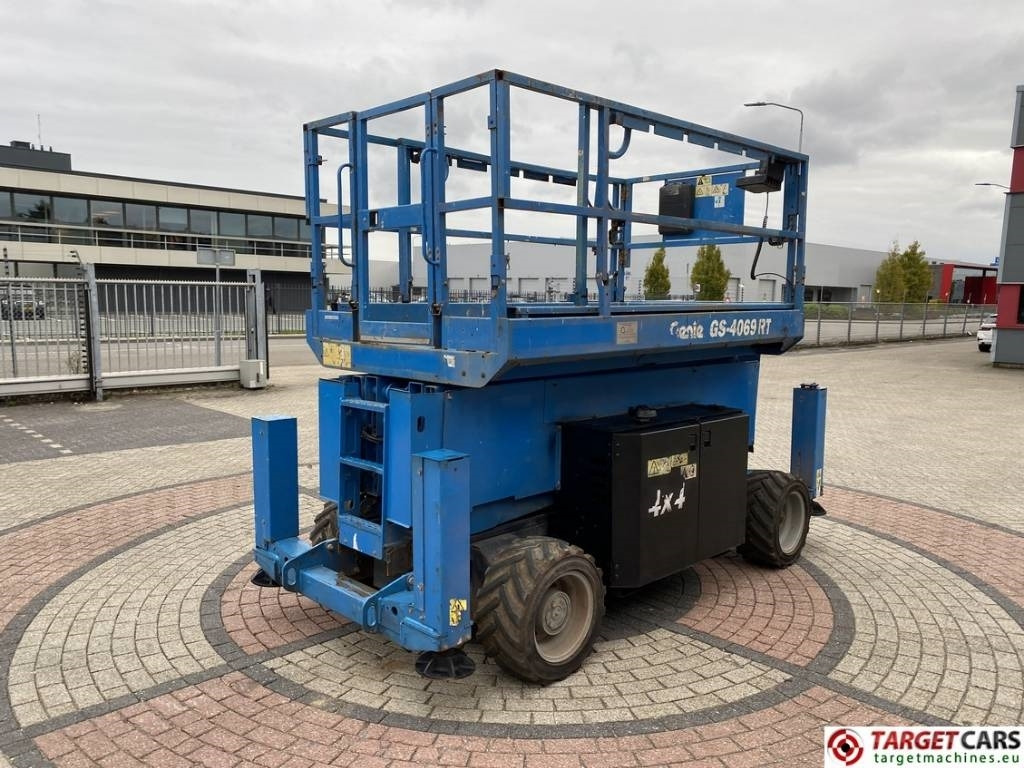 Genie GS-4069RT Diesel 4x4 Scissor Work Lift 1412cm - Ножничный подъемник: фото 3 Genie GS-4069RT Diesel 4x4 Scissor Work Lift 1412cm - Ножничный подъемник: фото 3