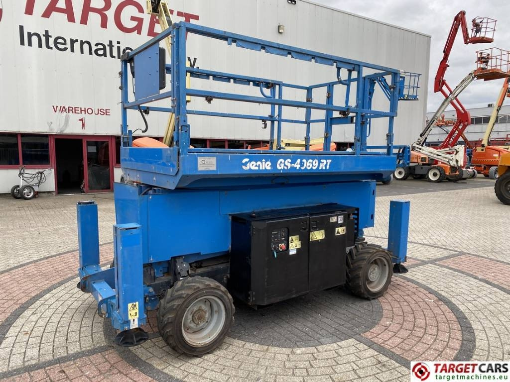 Genie GS-4069RT Diesel 4x4 Scissor Work Lift 1412cm - Ножничный подъемник: фото 1 Genie GS-4069RT Diesel 4x4 Scissor Work Lift 1412cm - Ножничный подъемник: фото 1