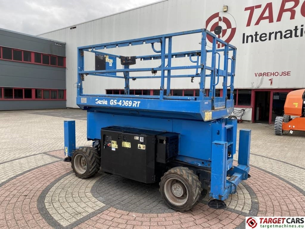 Genie GS-4069RT Diesel 4x4 Scissor Work Lift 1412cm - Ножничный подъемник: фото 4 Genie GS-4069RT Diesel 4x4 Scissor Work Lift 1412cm - Ножничный подъемник: фото 4