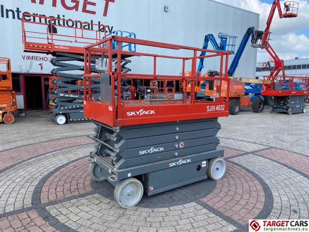 SkyJack SJ4632 Electric 4632 Scissor Work LIft 1170cm - Ножничный подъемник: фото 1 SkyJack SJ4632 Electric 4632 Scissor Work LIft 1170cm - Ножничный подъемник: фото 1