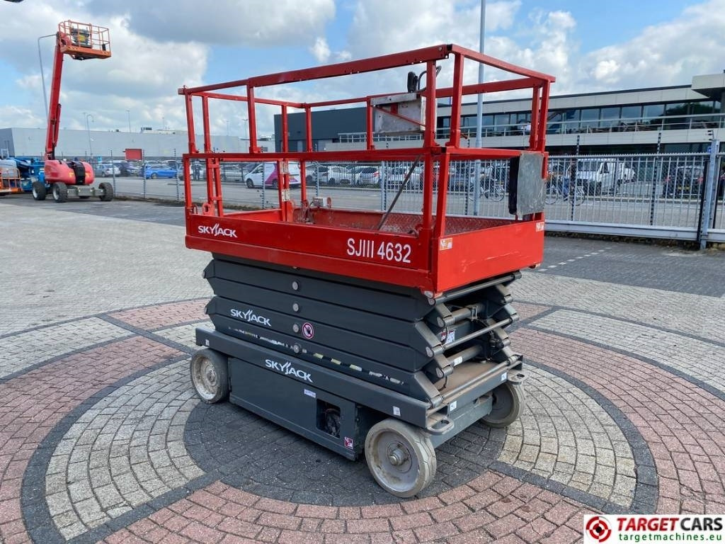 SkyJack SJ4632 Electric 4632 Scissor Work Lift 1170cm - Ножничный подъемник: фото 2 SkyJack SJ4632 Electric 4632 Scissor Work Lift 1170cm - Ножничный подъемник: фото 2