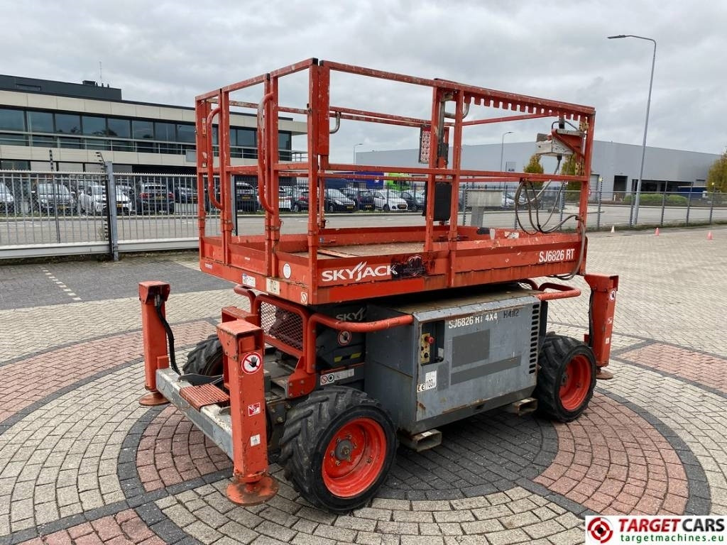 SkyJack SJ6826 RT Diesel 4x4 Scissor Work Lift 992cm  - Ножничный подъемник: фото 3 SkyJack SJ6826 RT Diesel 4x4 Scissor Work Lift 992cm  - Ножничный подъемник: фото 3