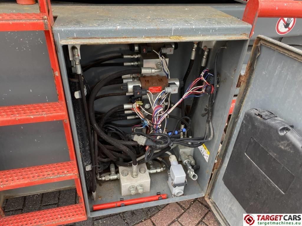 Ножничный подъемник SkyJack SJ8841RT Diesel 4x4 Scissor Work Lift 1430cm: фото 35 Ножничный подъемник SkyJack SJ8841RT Diesel 4x4 Scissor Work Lift 1430cm: фото 35