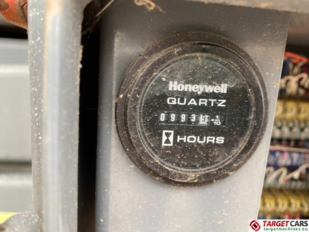 Ножничный подъемник SkyJack SJ8841RT Diesel 4x4 Scissor Work Lift 1430cm: фото 13 Ножничный подъемник SkyJack SJ8841RT Diesel 4x4 Scissor Work Lift 1430cm: фото 13