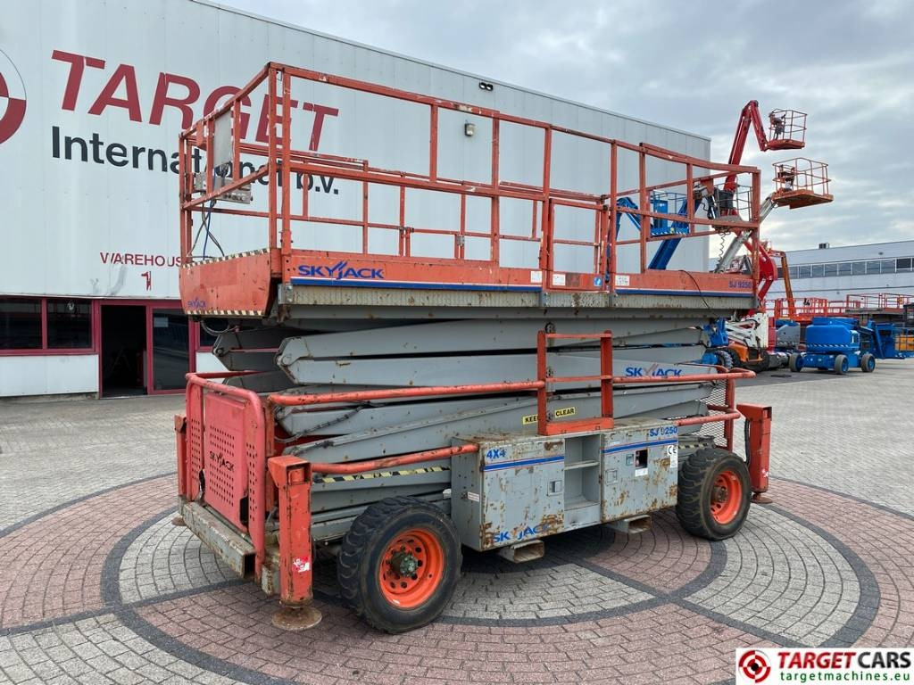 SkyJack SJ9250 RT Diesel Scissor Work Lift 1720cm - Ножничный подъемник: фото 1 SkyJack SJ9250 RT Diesel Scissor Work Lift 1720cm - Ножничный подъемник: фото 1