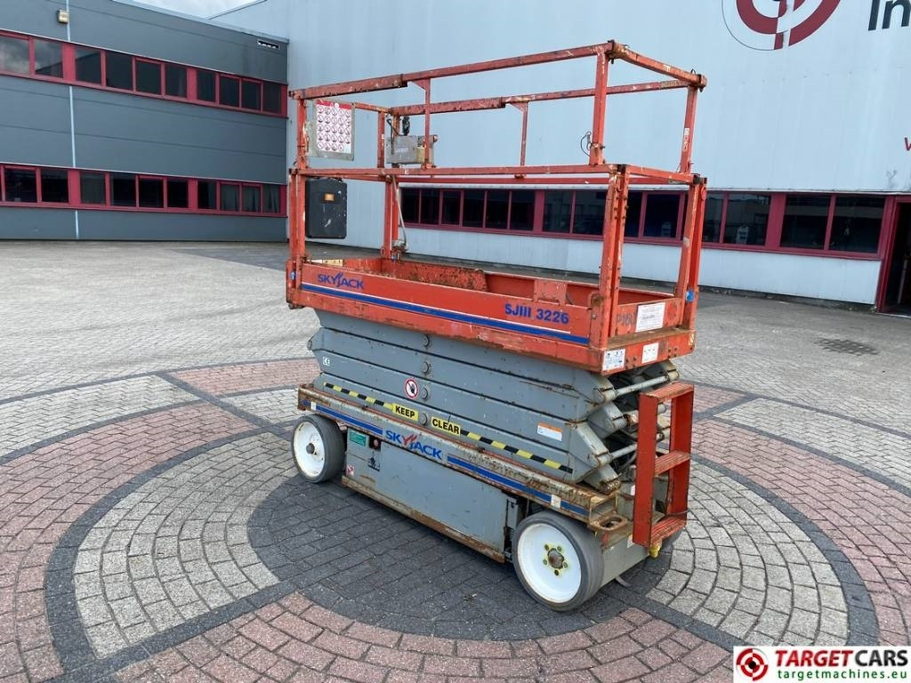 SkyJack SJIII-3226 Electric 3226 Scissor Work Lift 990cm - Ножничный подъемник: фото 4 SkyJack SJIII-3226 Electric 3226 Scissor Work Lift 990cm - Ножничный подъемник: фото 4