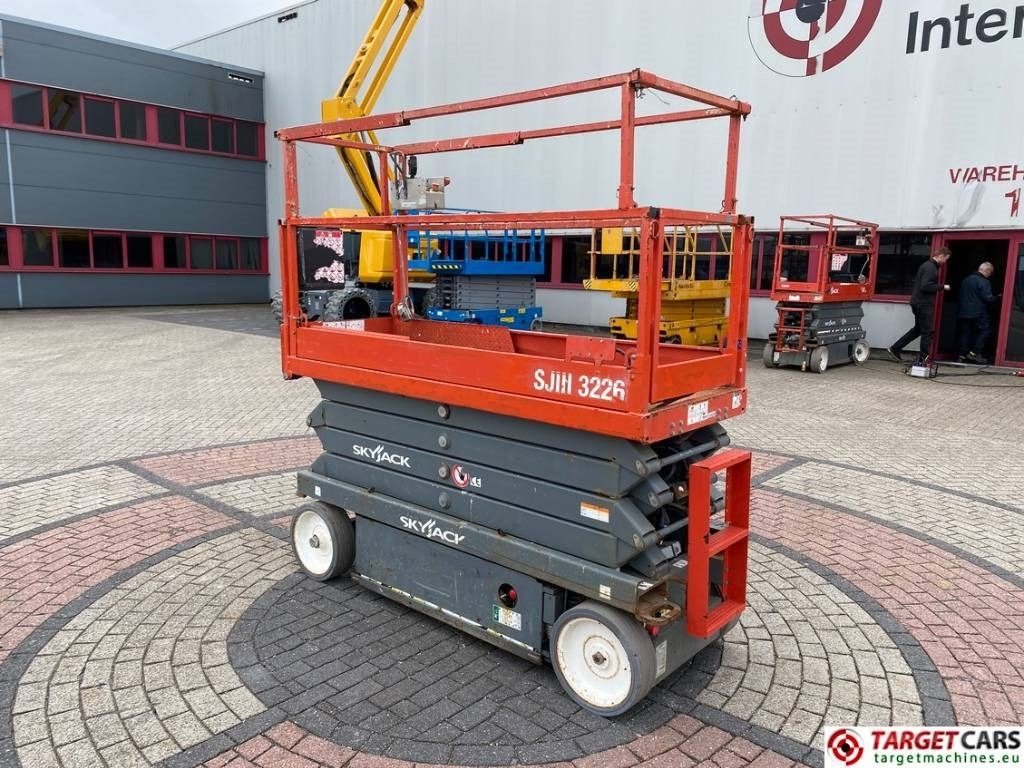 SkyJack SJIII-3226 Electric 3226 Scissor Work Lift 990cm  - Ножничный подъемник: фото 4 SkyJack SJIII-3226 Electric 3226 Scissor Work Lift 990cm  - Ножничный подъемник: фото 4