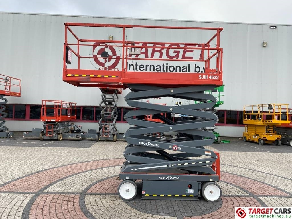SkyJack SJIII-4632 Electric 4632 Scissor Work Lift 1170cm  - Ножничный подъемник: фото 5 SkyJack SJIII-4632 Electric 4632 Scissor Work Lift 1170cm  - Ножничный подъемник: фото 5