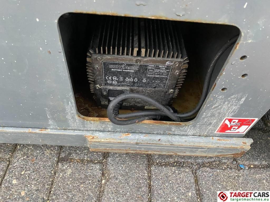 Ножничный подъемник SkyJack SJIII-4740 Electric 4740 Scissor Work Lift 1380cm: фото 25