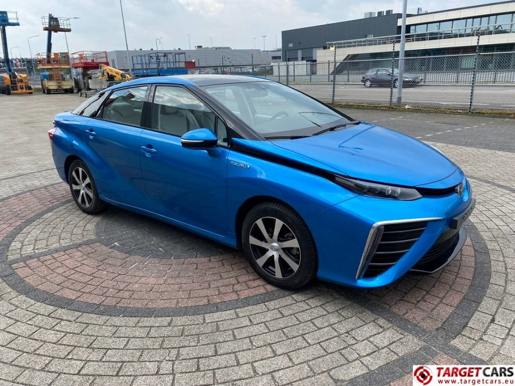 Toyota Mirai FCV HydroGen FuelCell - Седан: фото 3 Toyota Mirai FCV HydroGen FuelCell - Седан: фото 3