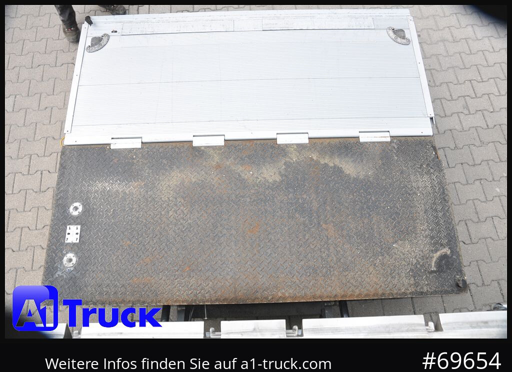 SCHMITZ SKO 24, Ladebordwand LBW 3703h. 309 tkm !! - Полуприцеп-рефрижератор: фото 3 SCHMITZ SKO 24, Ladebordwand LBW 3703h. 309 tkm !! - Полуприцеп-рефрижератор: фото 3